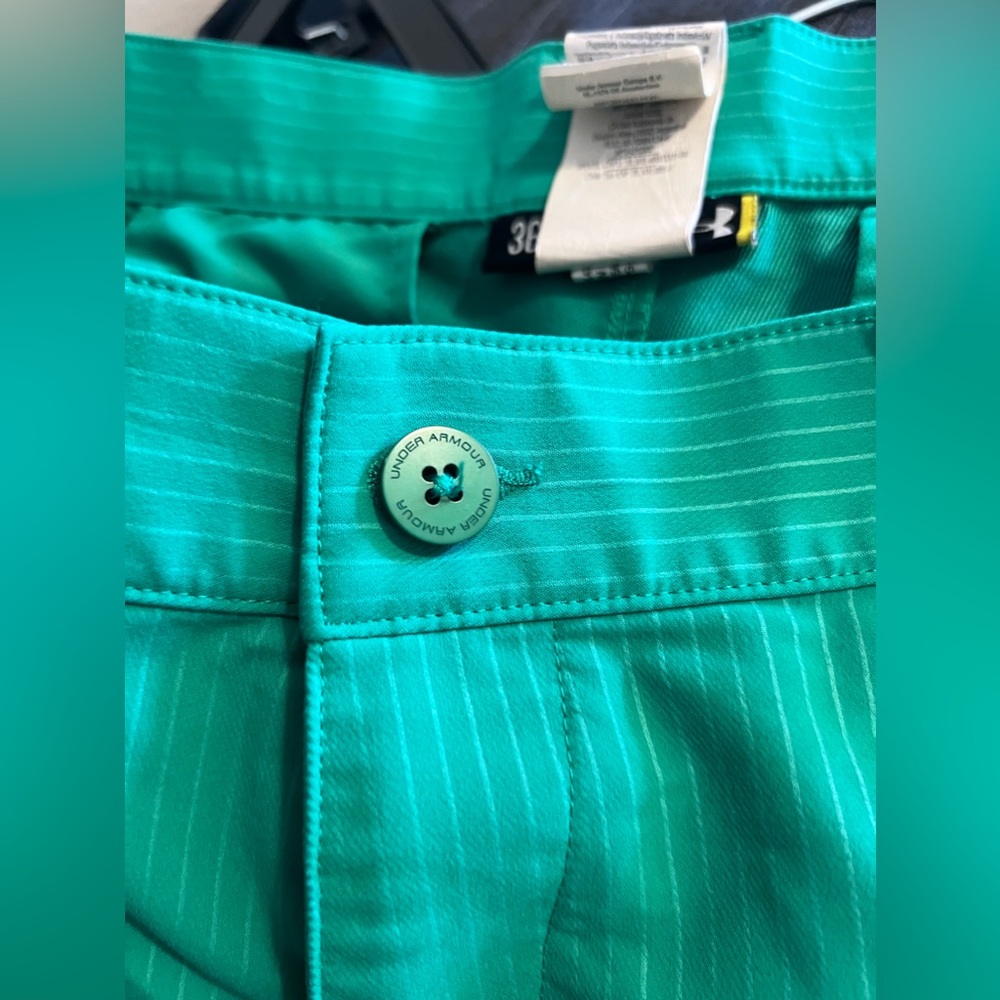 Underarmour short. - Picture 6 of 9